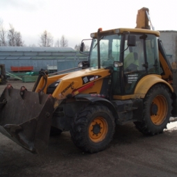 Frontālais iekrāvējs-ekskavators 